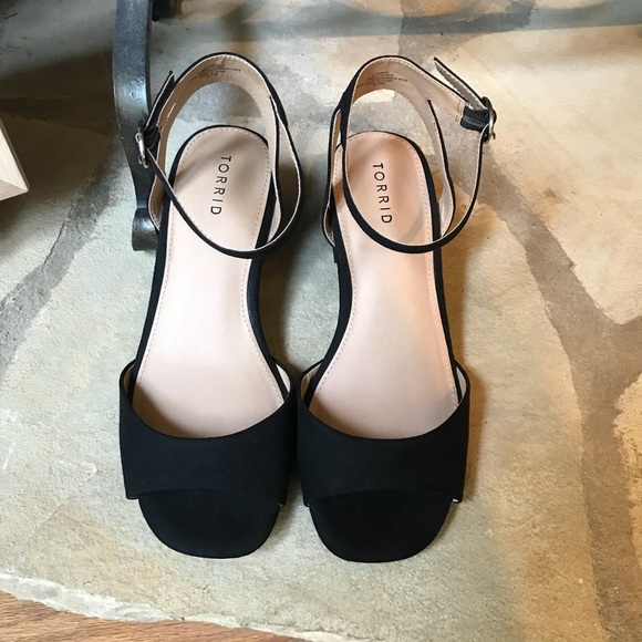 NWT Torrid Black Square Toe Block Chunky Heels 9/5 - Picture 2 of 7